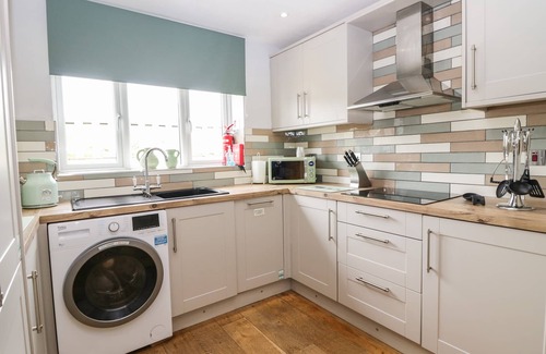 Newton in Furness Cottage | PRIMROSE COTTAGE, family friendly, with hot tub in Aldingham