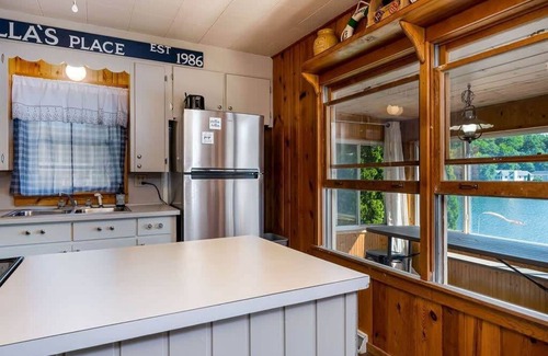 Smyrna House | Priscilla's Place: Big Pine Island Lake Retreat