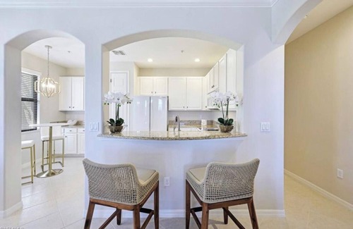 Naples House | Pristine 2 bedroom townhouse in Artesia!