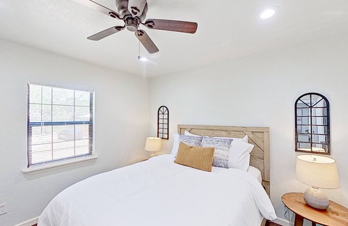 Blanco Cabin | Pristine home with firepit, central AC & washer/dryer - dog-friendly