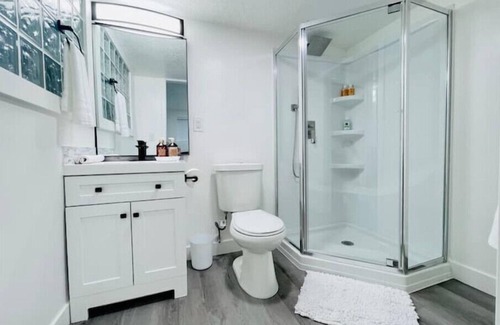 Sandy House | Pristine kitchenette + garage. Minutes to mountain tops