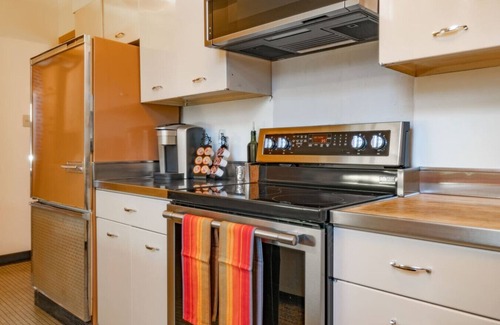 Lincoln House | Pristine Mid-Century Modern Home