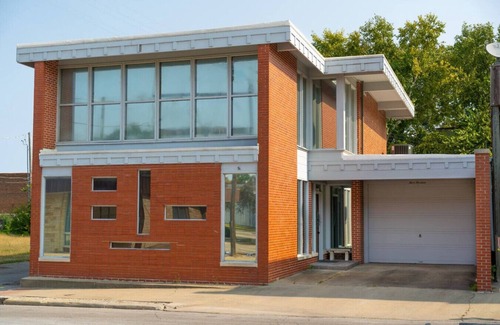 Lincoln House | Pristine Mid-Century Modern Home