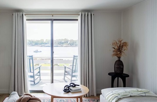 Ocean Point Hotel | Pristine Ocean View Retreat Perfect for Romantic Mornings | Room with King Bed