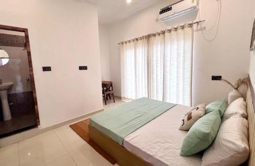 Tapovan Hotel | Prithvi Hotel - Aesthetic Rooms With Netflix, AC In Upper Tapovan