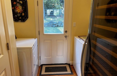 Calabasas House | Private 1 Acre Resort, 1+Den with pool in Malibu Canyon minutes from the beach.