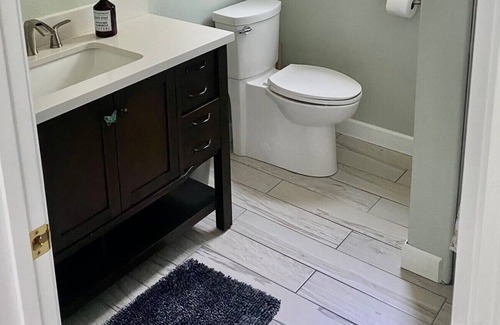 Medford Cottage | Private 1 bedroom 1 bath furnished guest house centrally located in Medford.