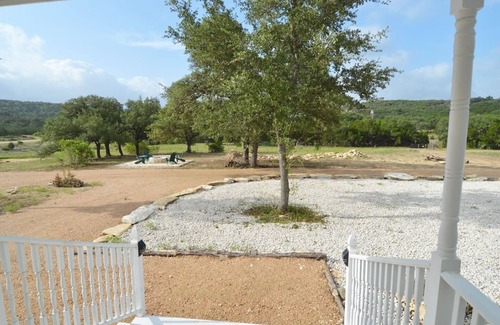 Canyon Lake Cottage | Private 1B/1B Romantic Ranch Cottage Getaway