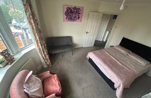 Cavendish Apartment | Private 1st Floor Semi Detatched House Full Setup!