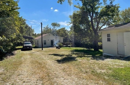 Pevely House | Private 2 bed Home - 5 min from I-55-nature views