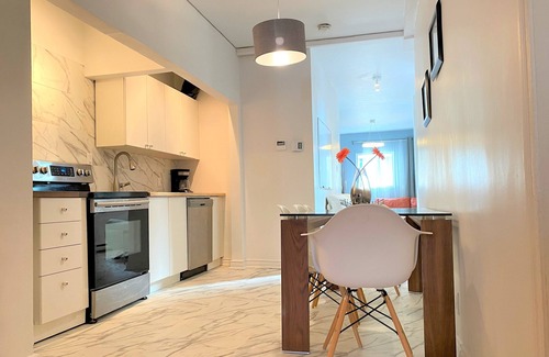 Plateau Mont Royal House | Private 3-level townhouse+24 Bed/sofa bed+Sunny Terrace&Balcony+Free Parking