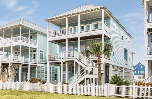 Beachside Village House | Private 5/4.5 Home Steps from Beach and minutes from Galveston attractions