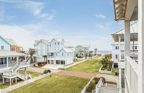 Beachside Village House | Private 5/4.5 Home Steps from Beach and minutes from Galveston attractions