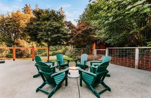 Port Angeles House | Private 5.5-acre forest retreat with hot tub, game room, and private trails—just minutes to Olympic National Park.