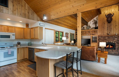 Bigfork House | Private access to Swan Lake, hot tub, dock