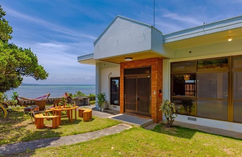 Bise House | Private accommodation along the beach BBQ while looking at the sea Inside the Fukugi trees in Bise/Kunigami-gun Okinawa