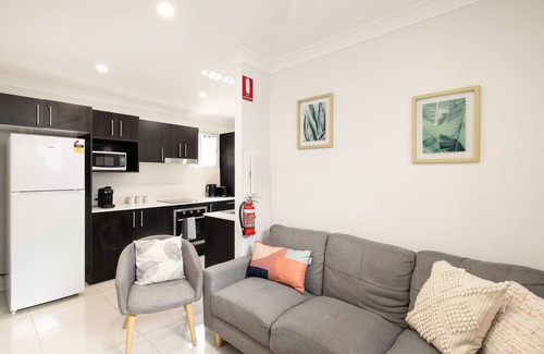 Rocklea Apartment | Private, Air-Con and Full Kitchen