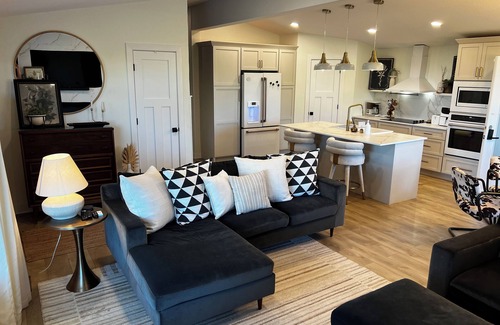 Waverly House | Private and Relaxing Acreage in West Waverly