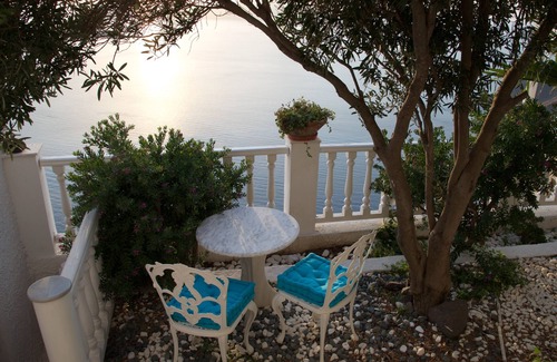 Fira Villa | Private And Secluded Luxury Villa With Pristine Sea/Volcano View