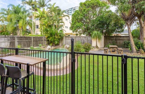 Maroochydore Apartment | Private and tranquil in the heart of Cotton Tree