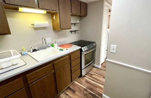 Manchester Apartment | Private apartment with kitchen & laundry in North End - Flexible cancellation!