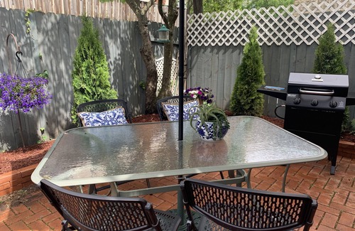 Marine Park House | Private apartment with your own back yard and private driveway