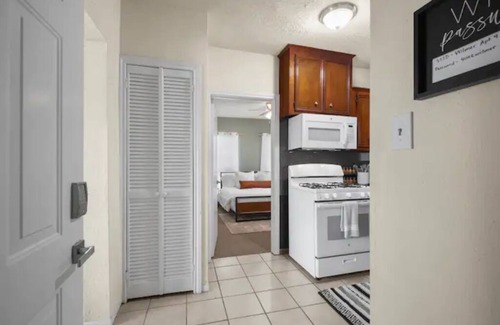 Greater East End Apartment | Private Apt | Central | Gated Parking | KING Bed