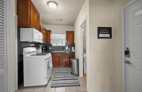 Greater East End Apartment | Private Apt | Central | Gated Parking | KING Bed