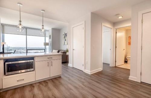 Downtown Apartment | Private Apt with Gym & Pool
