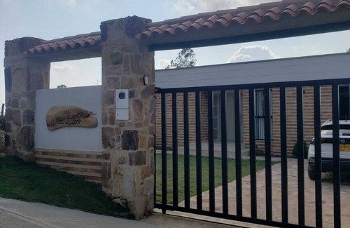 Los Santos Apartment | Private Area in Mesa de los Santos, Near the Mercado Campesino