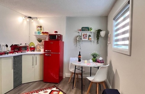 LaSalle Apartment | Private Bachelor Unit close to St. Clair College walking distance