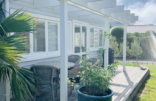 Mount Maunganui Cottage | Private Beach Cottage