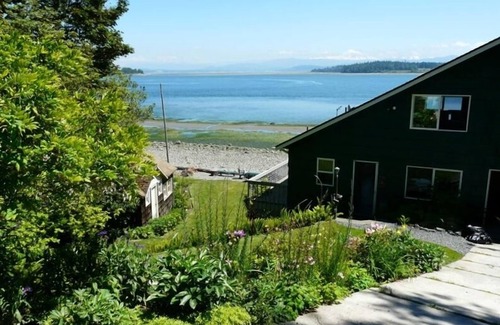 Lummi Island House | Private Beach Home at Water's Edge-Enjoy!