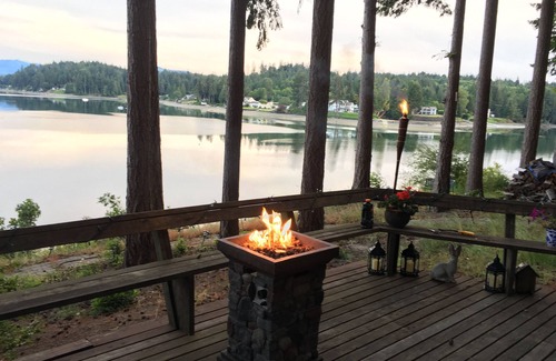 Olympia Cottage | Private Beach on Puget Sound - Waterfront Cottage - 3 Bedrooms - Sleeps 6
