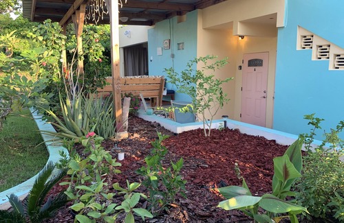 Bajura Apartment | PRIVATE BEACH PATH a place to stay after you play all day!