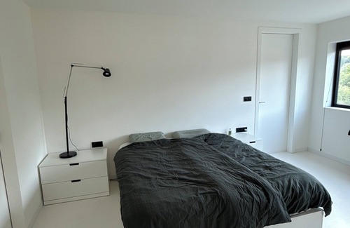 Huldenberg Villa | Private Bed and bathroom in house