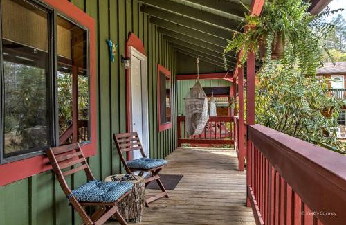 Canadensis House | Private Cabin Rental with Wood-Burning Fireplace in Canadensis, Pennsylvania