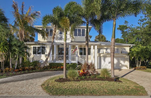 Siesta Key House | Private Canal Home , short Walk to Siesta Key Beach