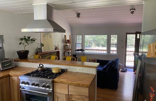 Kerhonkson Cottage | Private cottage getaway on a beautiful creek.