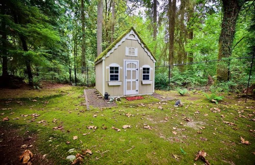 Cottage Lake House | Private Cottage on 1+ Acres