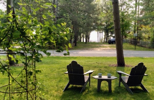 Bellaire Cottage | Private Cottage with 2 bedrooms and a lakeview setting of Lake Bellaire
