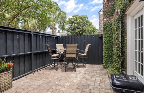South of Broad House | Private Courtyard + Steps from King St +Parking Included