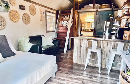 Jones Mills Cabin | Private & Cozy cabin with Hot Tub-Coffee Bar-Cowboy Pool
