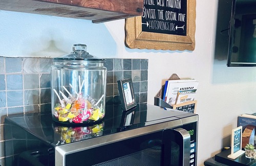 Jones Mills Cabin | Private & Cozy cabin with Hot Tub-Coffee Bar-Cowboy Pool