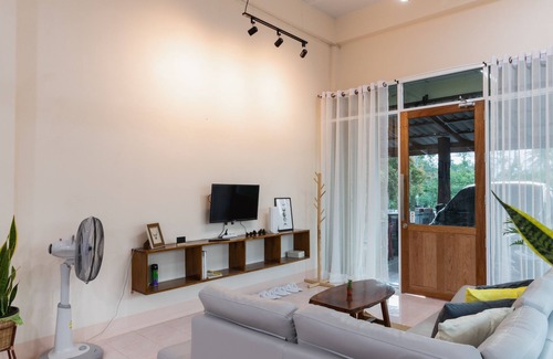 Khuan Khanun House | Private cozy family house, paddy field scenery