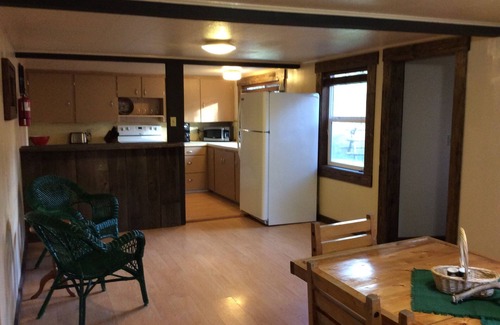 Gardiner House | Private, Cozy , Mountain Home Located On A Trout Stream - 10 Miles To YNP