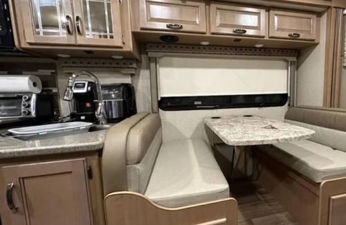 Ludlam House | Private Cozy RV Very central walking to shopping store/near FIU Pet Friendly .