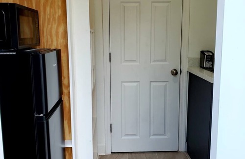 Bearss Plaza Apartment | Private Cozy Suite!