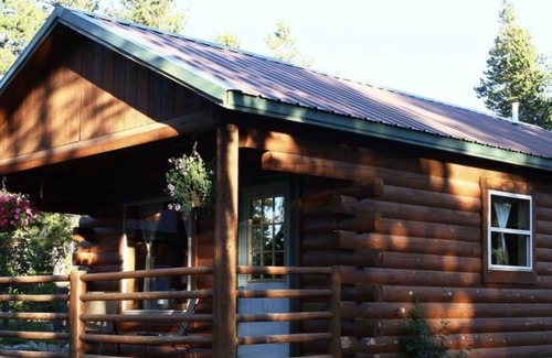 East Glacier Park Cabin | Private, Cozy cabin overlooking Glacier Park w/top rated restaurant on site