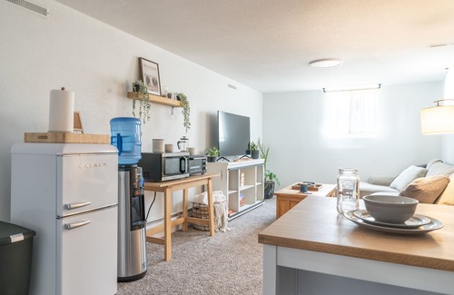 East Colorado Springs House | Private, Dog-friendly Suite w/Hot Tub near Downtown COS